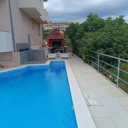 Sea View With Swiming Pool Split