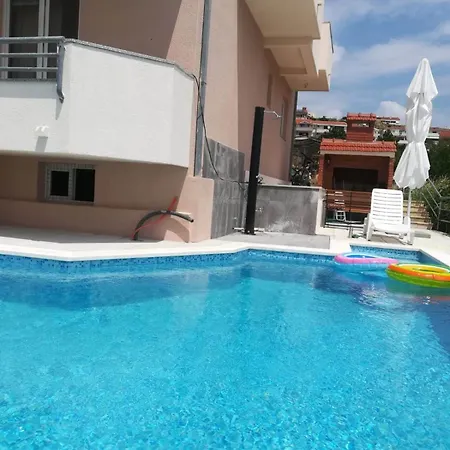 Sea View With Swiming Pool Apartment